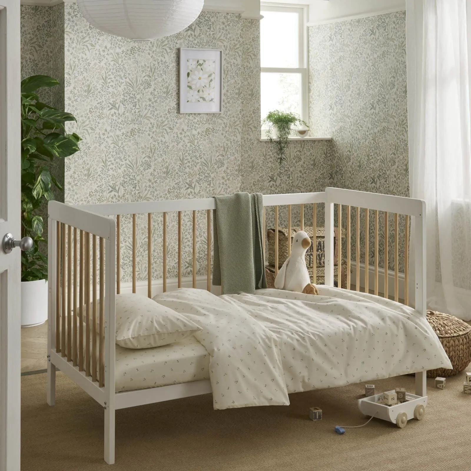 Cuddle Co Nola Cot Bed