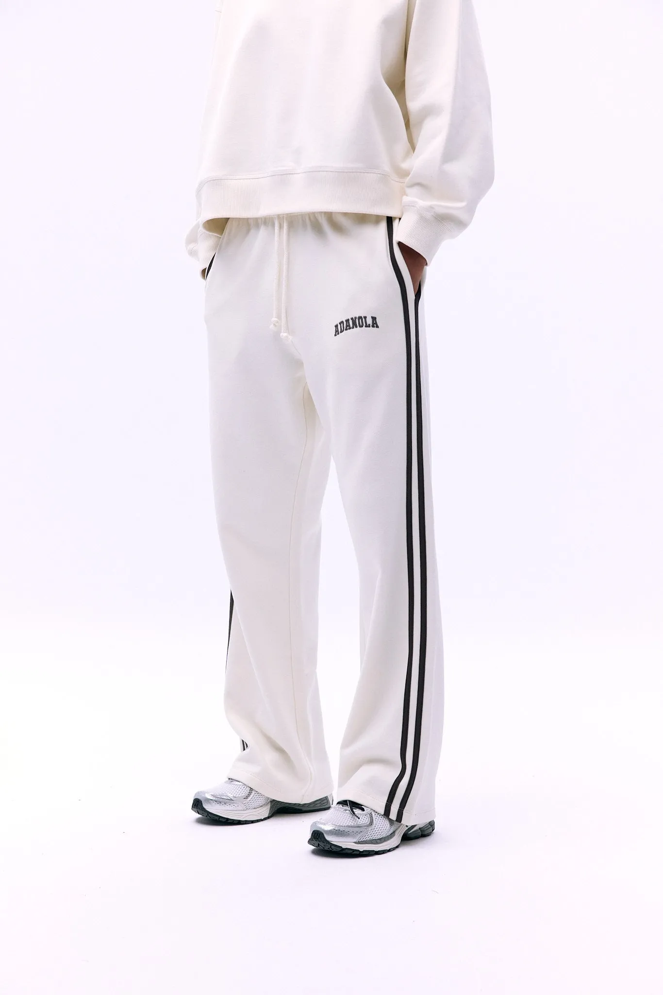 Varsity Loose Fit Sweatpants - Marshmallow White/Coffee Bean