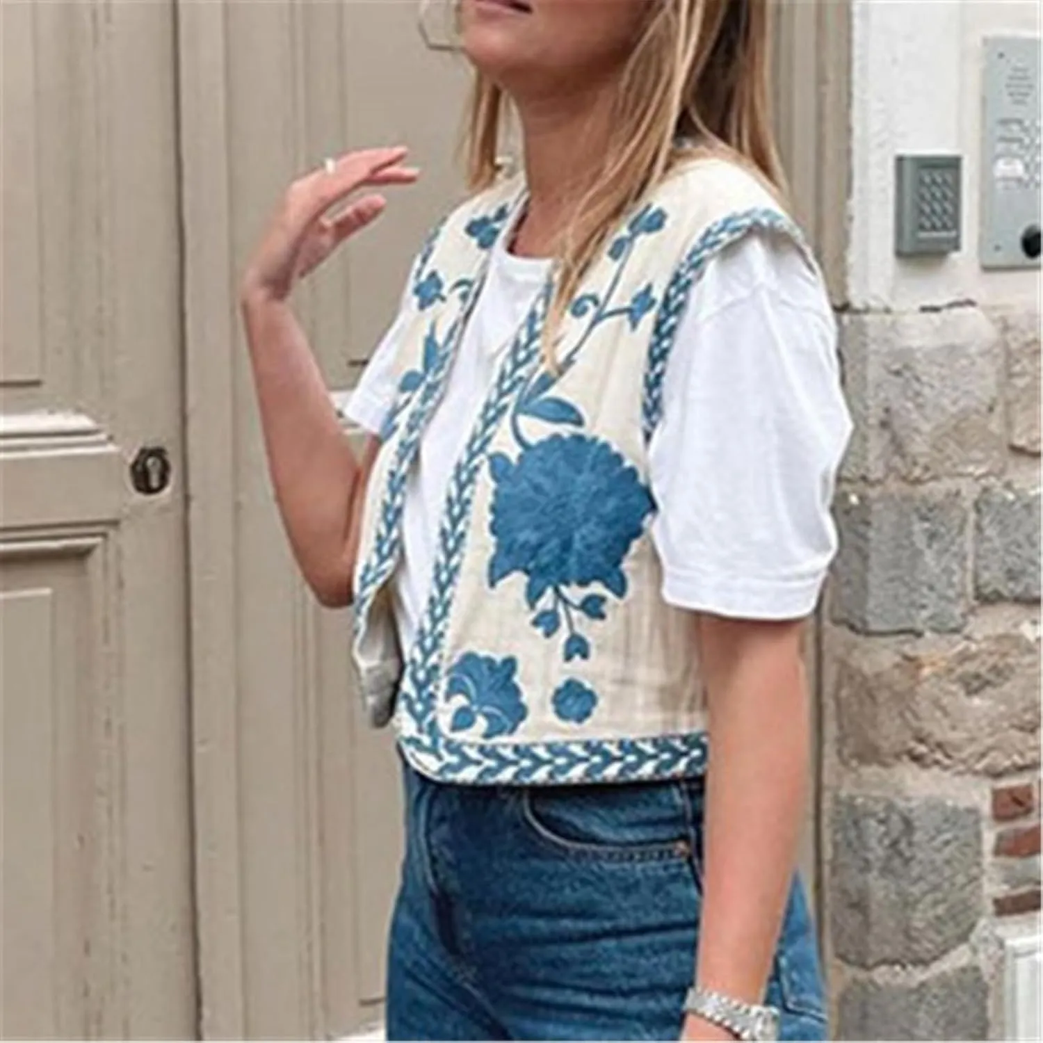 Women Vintage Floral Embroidered Vest Y2K Sleeveless Open Front Cardigan Boho Linen Cropped Waistcoat